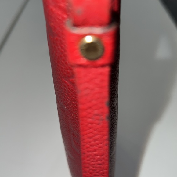 Louis Vuitton Red embossed monogram - Picture 7 of 17